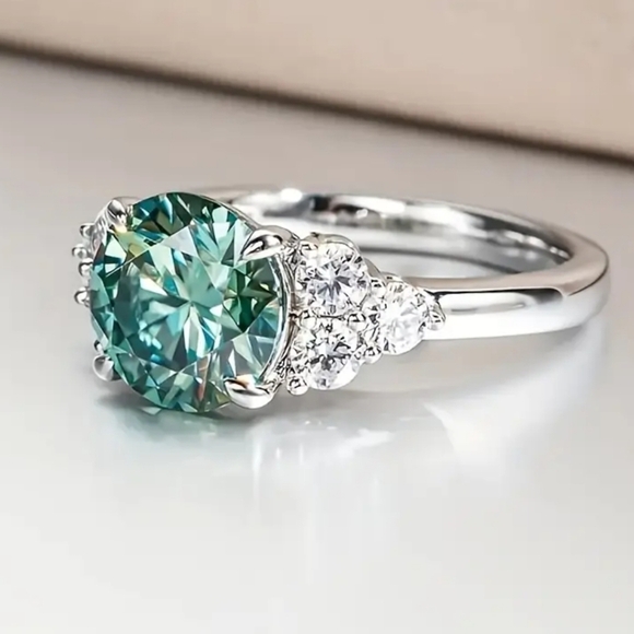 Jewelry - New stunning New Blue Green Crystal Solitaire Ring Silver Tone